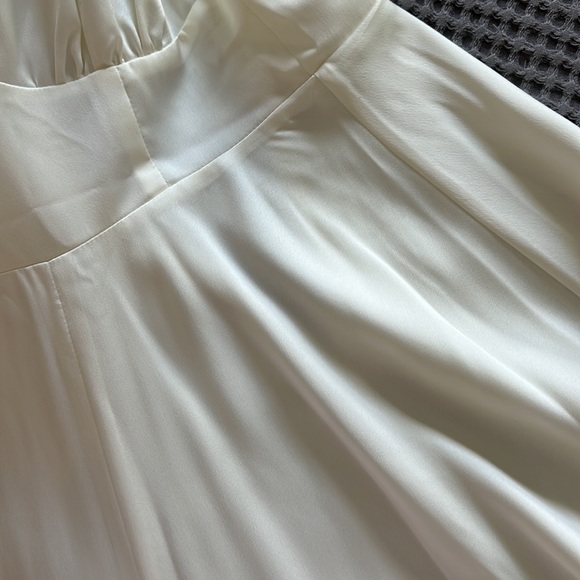 Ivory - Fame & Partners (Brand New, Never worn) Gown - Picture 6 of 11
